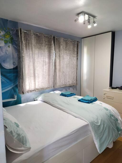 Studio Flat, Frequent Buses, 1-minute Walk To Bus Stop, 15 Minutes To City Center Édimbourg