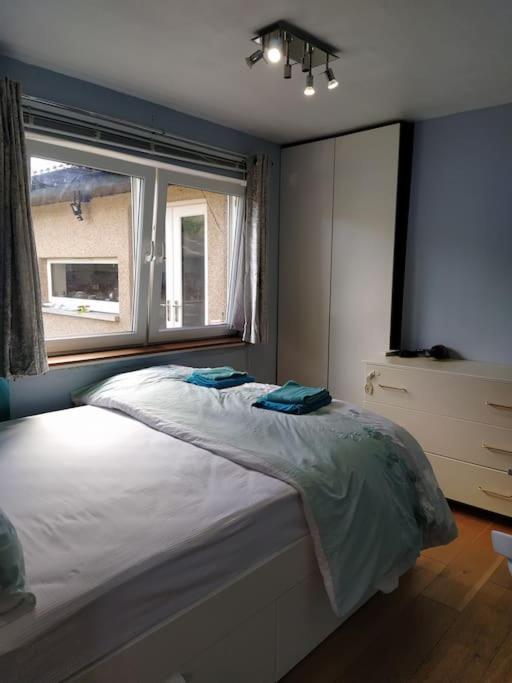 Studio Flat, Frequent Buses, 1-minute Walk To Bus Stop, 15 Minutes To City Center Appartement Édimbourg