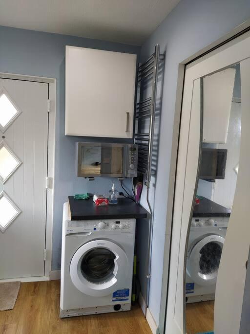 Appartement Studio Flat, Frequent Buses, 1-minute Walk To Bus Stop, 15 Minutes To City Center