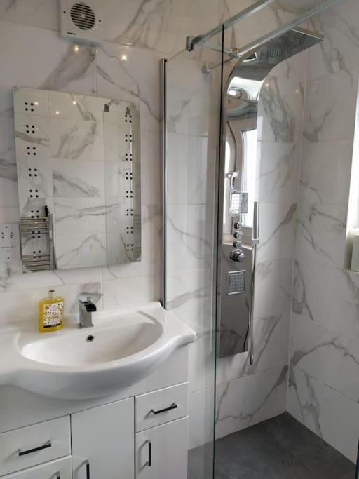 Studio Flat, Frequent Buses, 1-minute Walk To Bus Stop, 15 Minutes To City Center Appartement