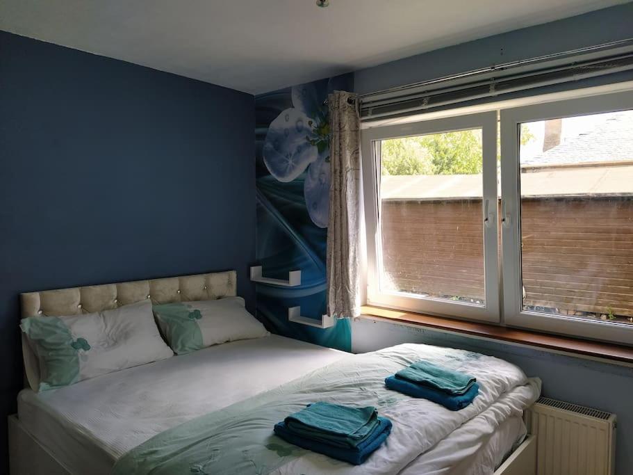 Appartement Studio Flat, Frequent Buses, 1-minute Walk To Bus Stop, 15 Minutes To City Center Édimbourg